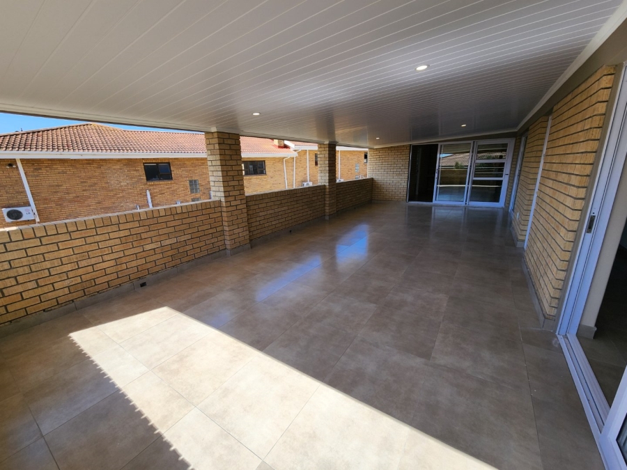 4 Bedroom Property for Sale in Menkenkop Western Cape